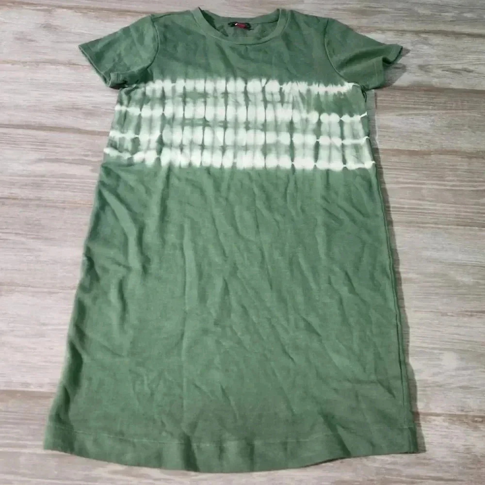 NWOT Vince Camuto Lightweight Terry Tie-Dye Shirtdress